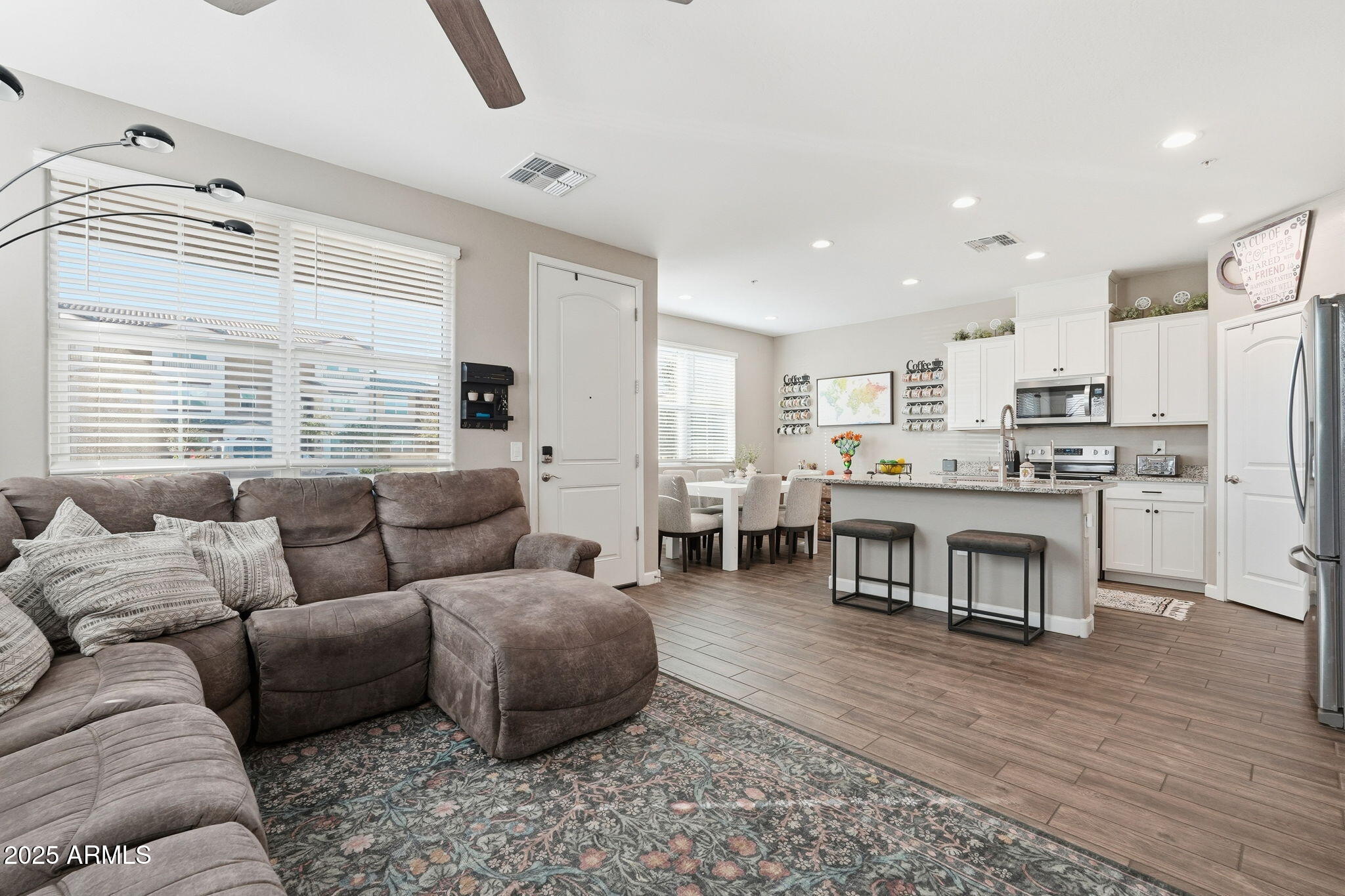 1255 N ARIZONA Avenue N 1323