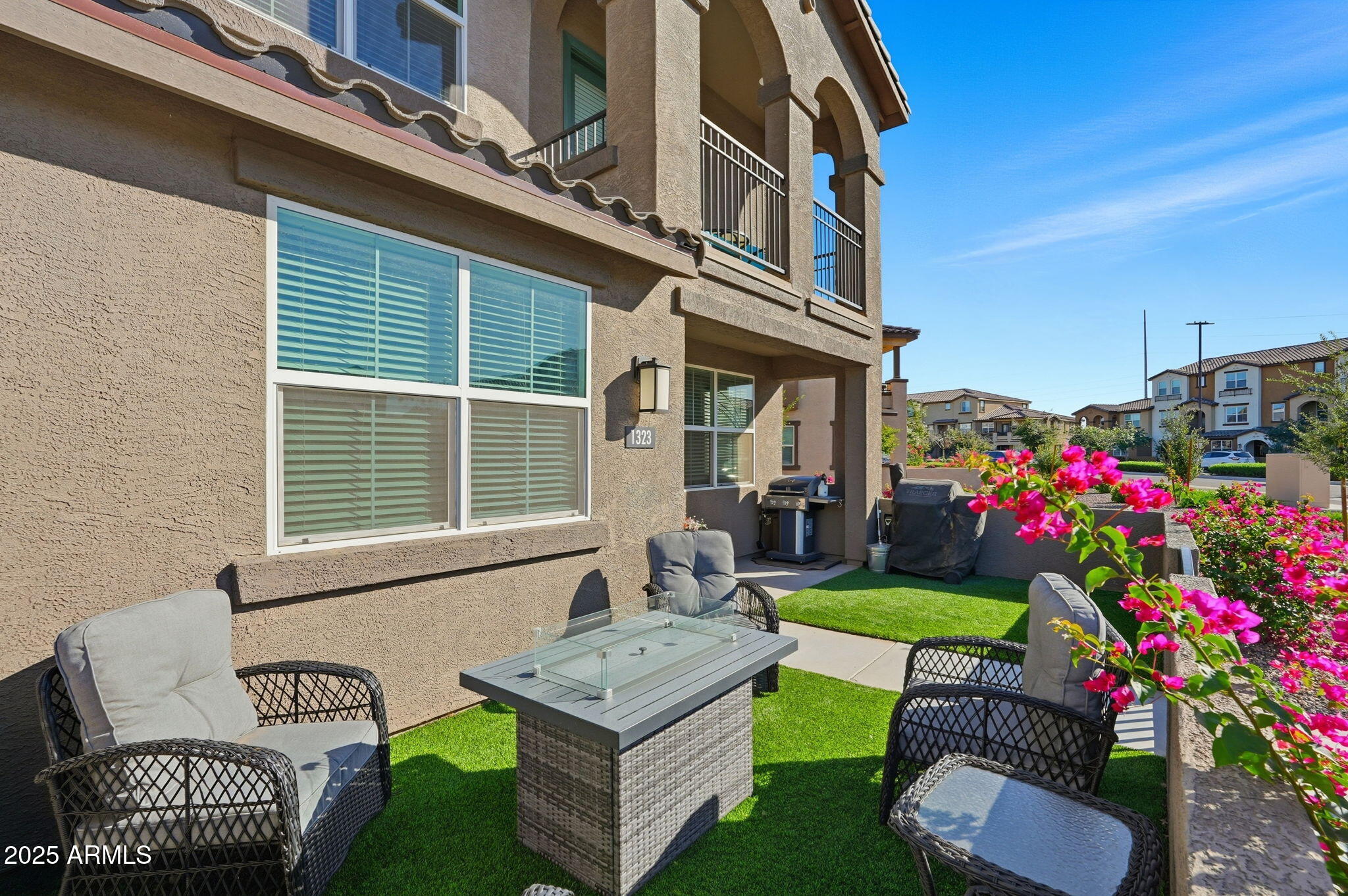 1255 N ARIZONA Avenue N 1323