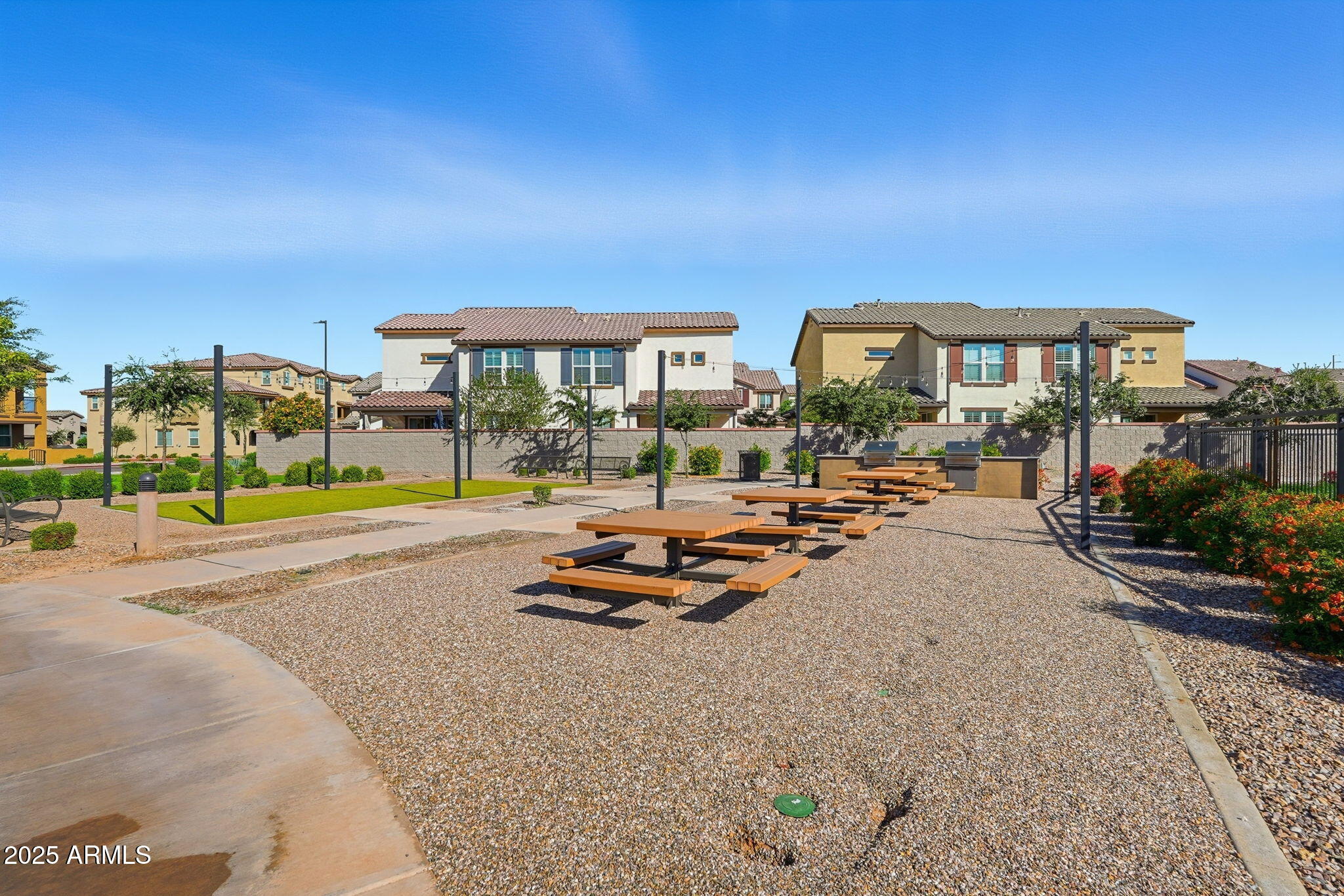 1255 N ARIZONA Avenue N 1323