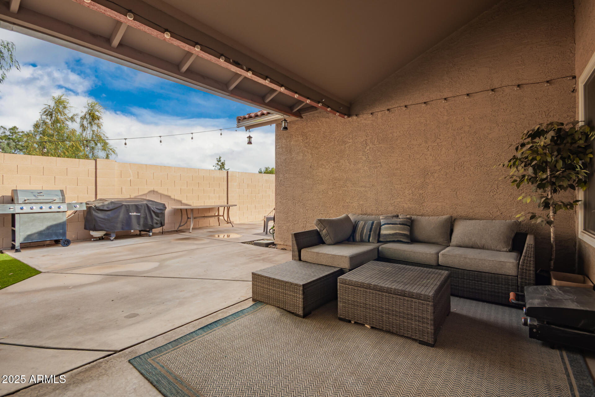 740 W SARAGOSA Street