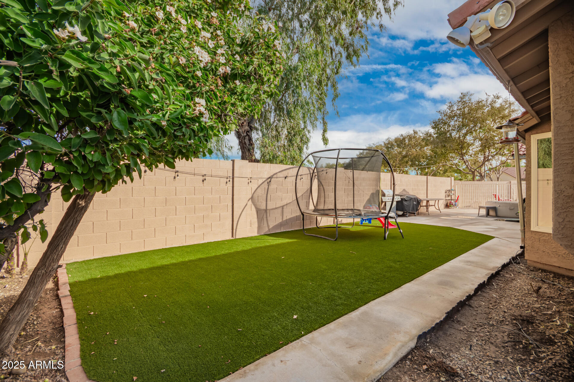 740 W SARAGOSA Street