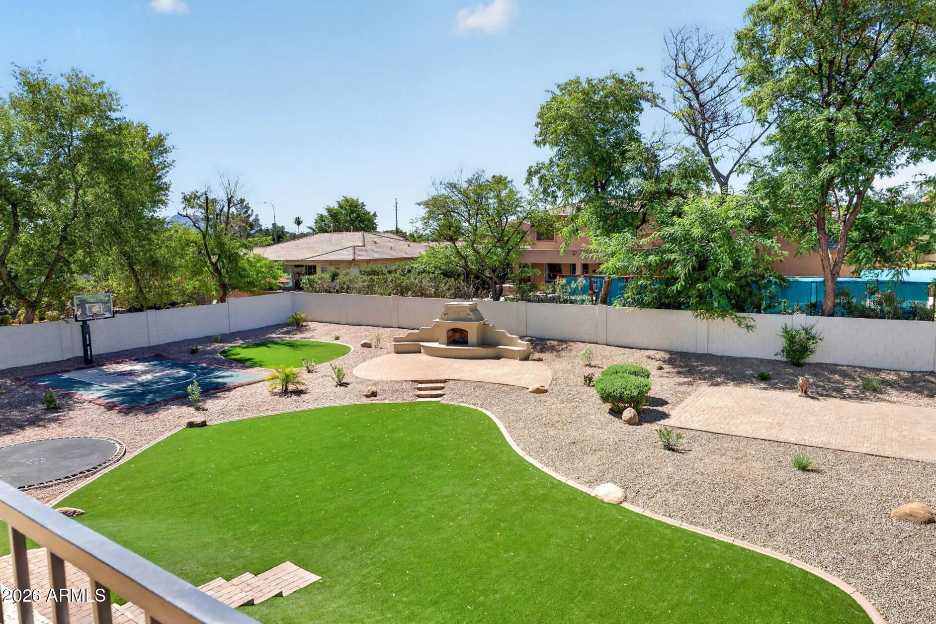 1933 E GEMINI Place