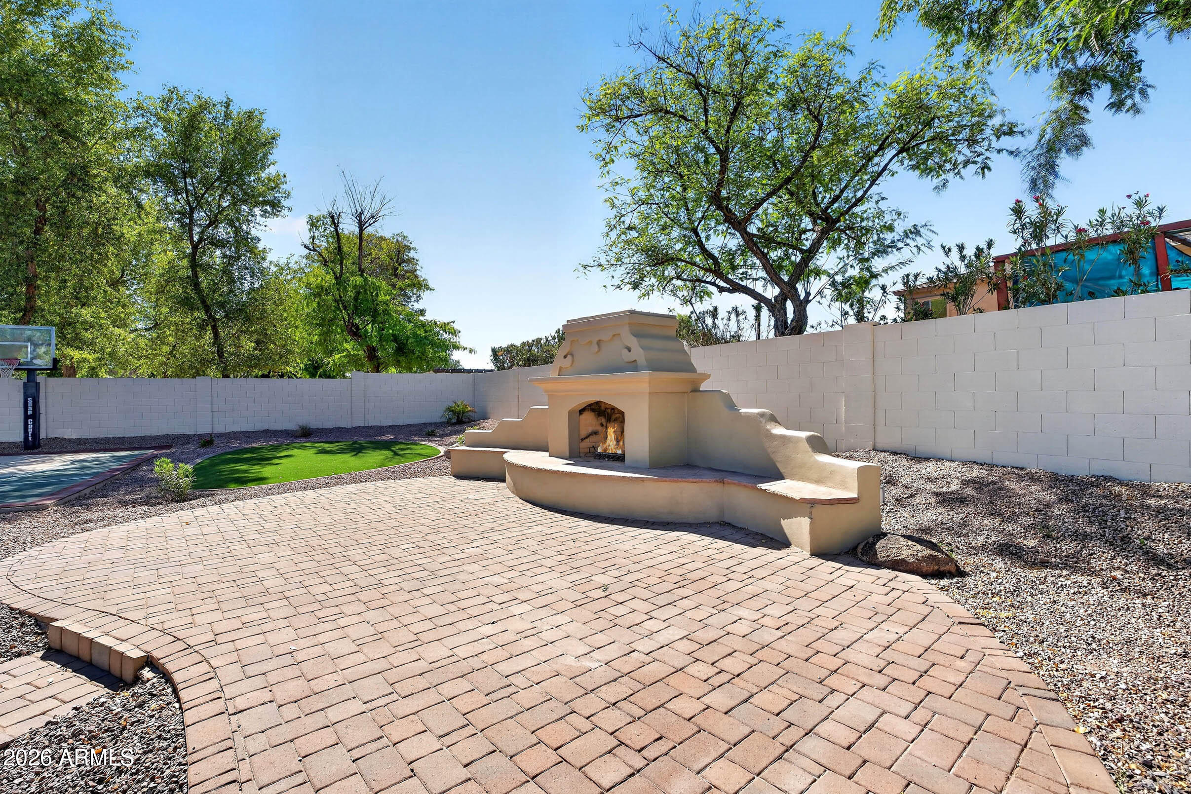 1933 E GEMINI Place