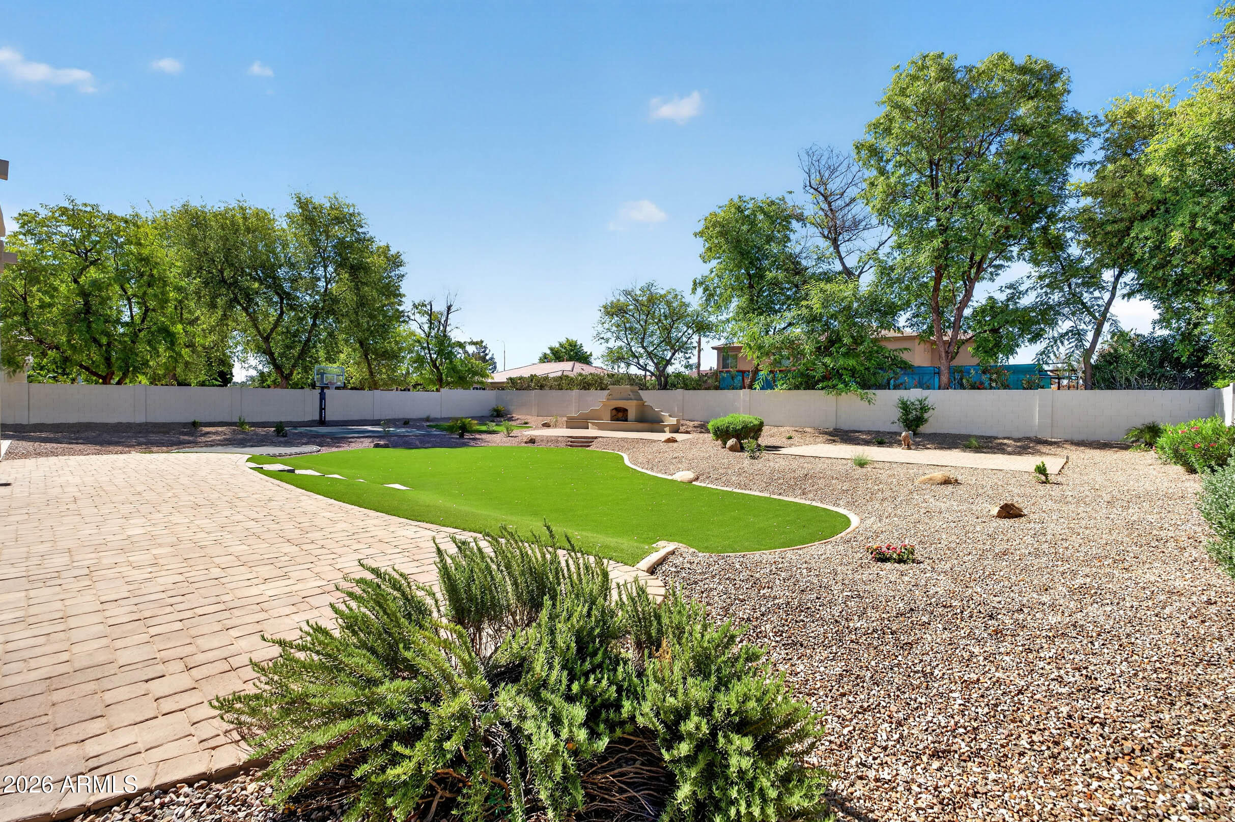 1933 E GEMINI Place