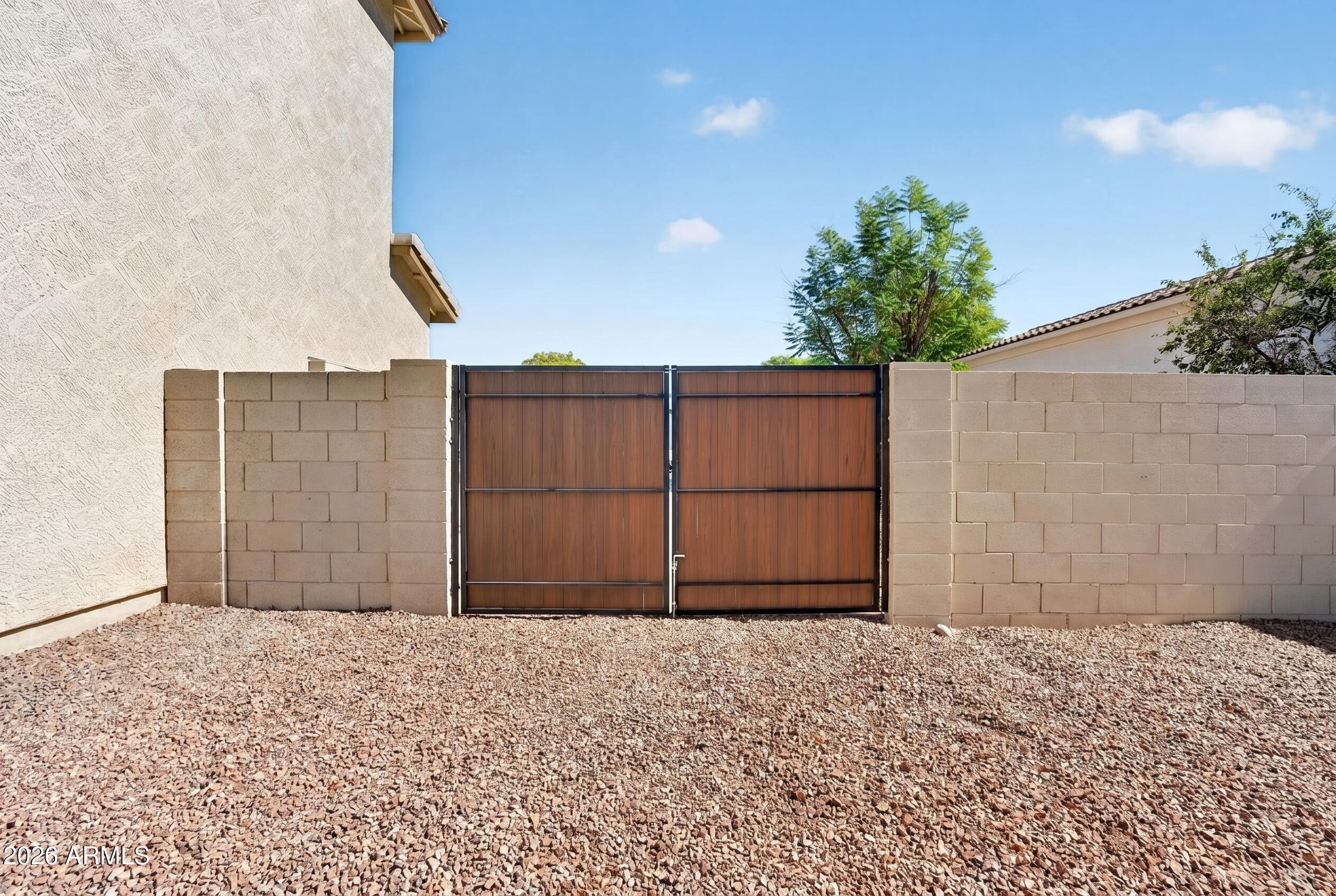 1933 E GEMINI Place