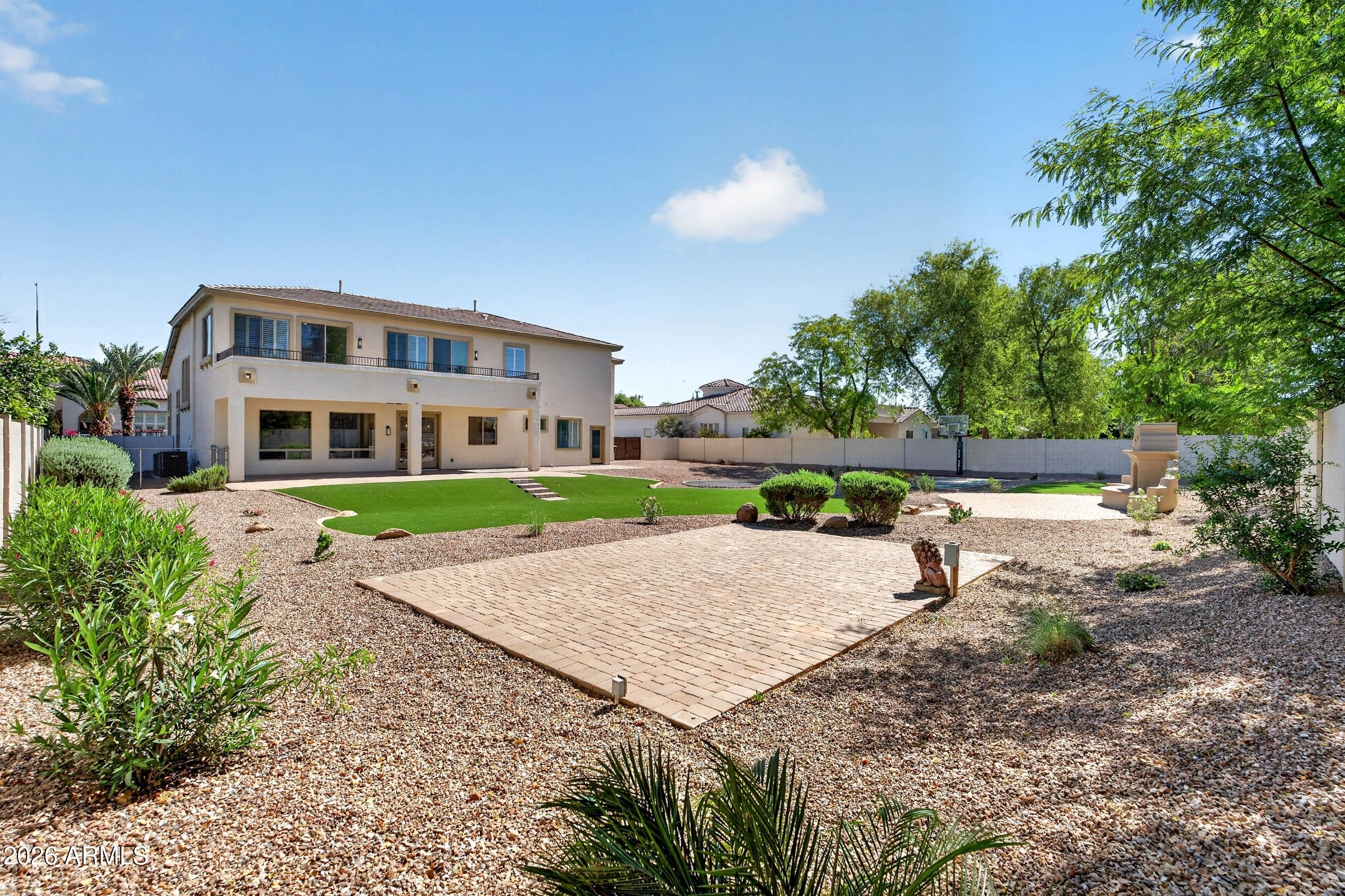 1933 E GEMINI Place