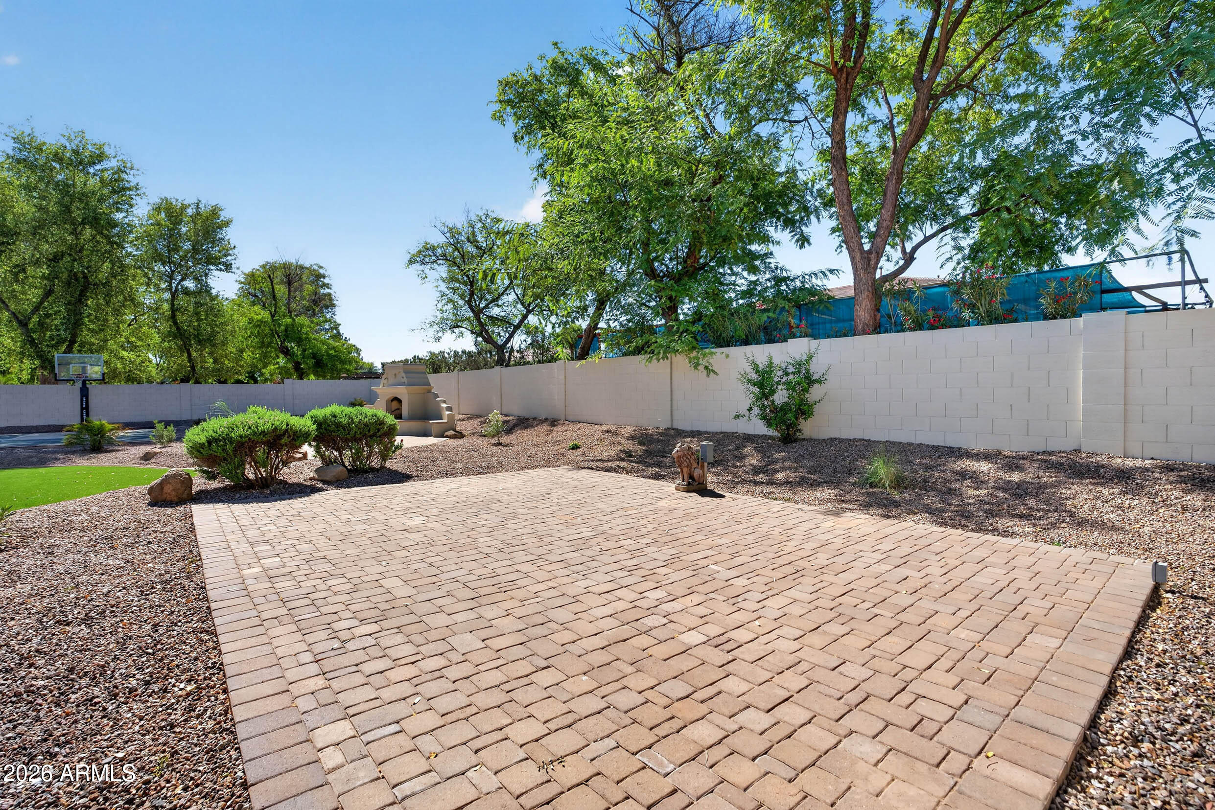 1933 E GEMINI Place