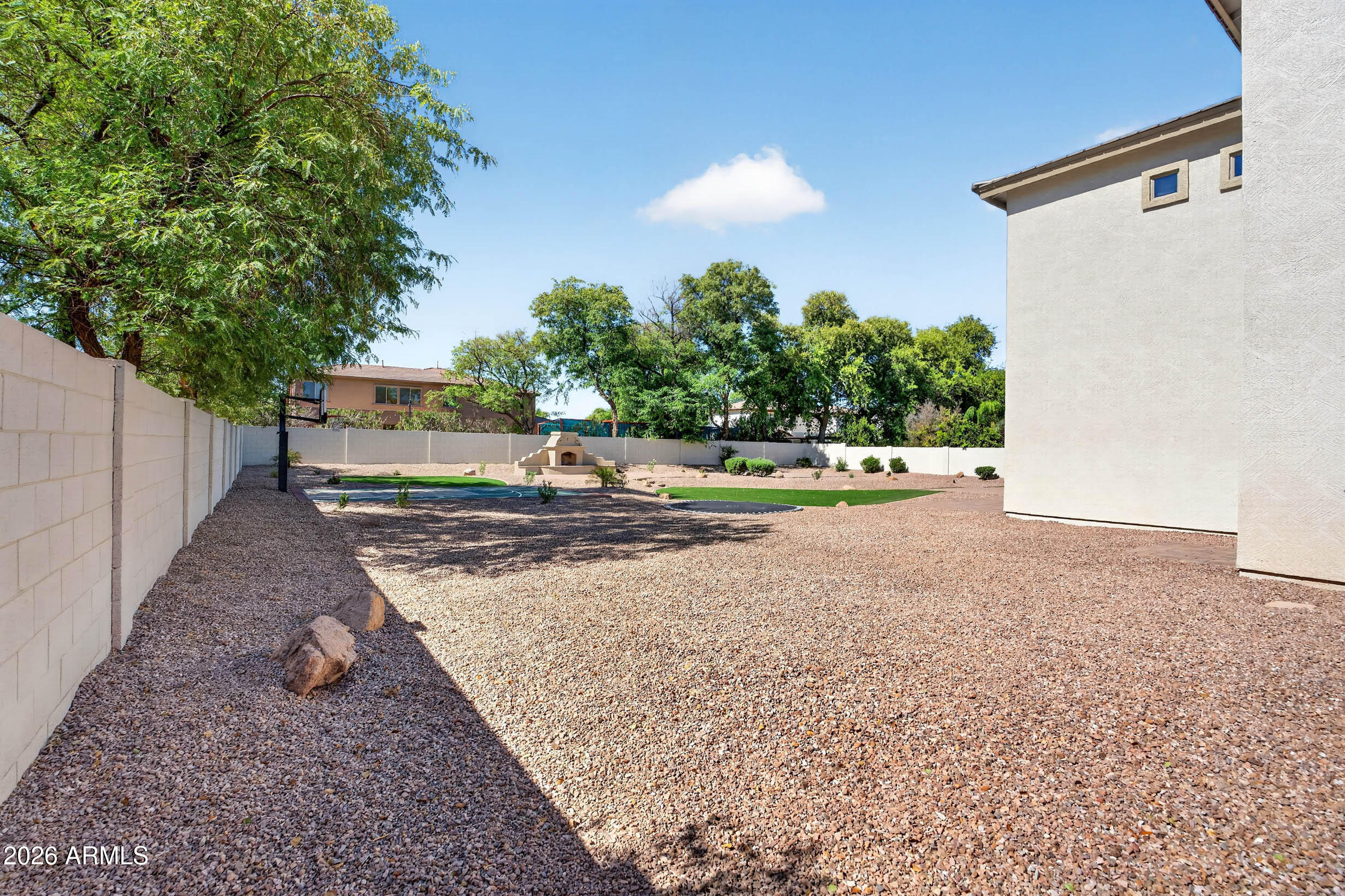 1933 E GEMINI Place