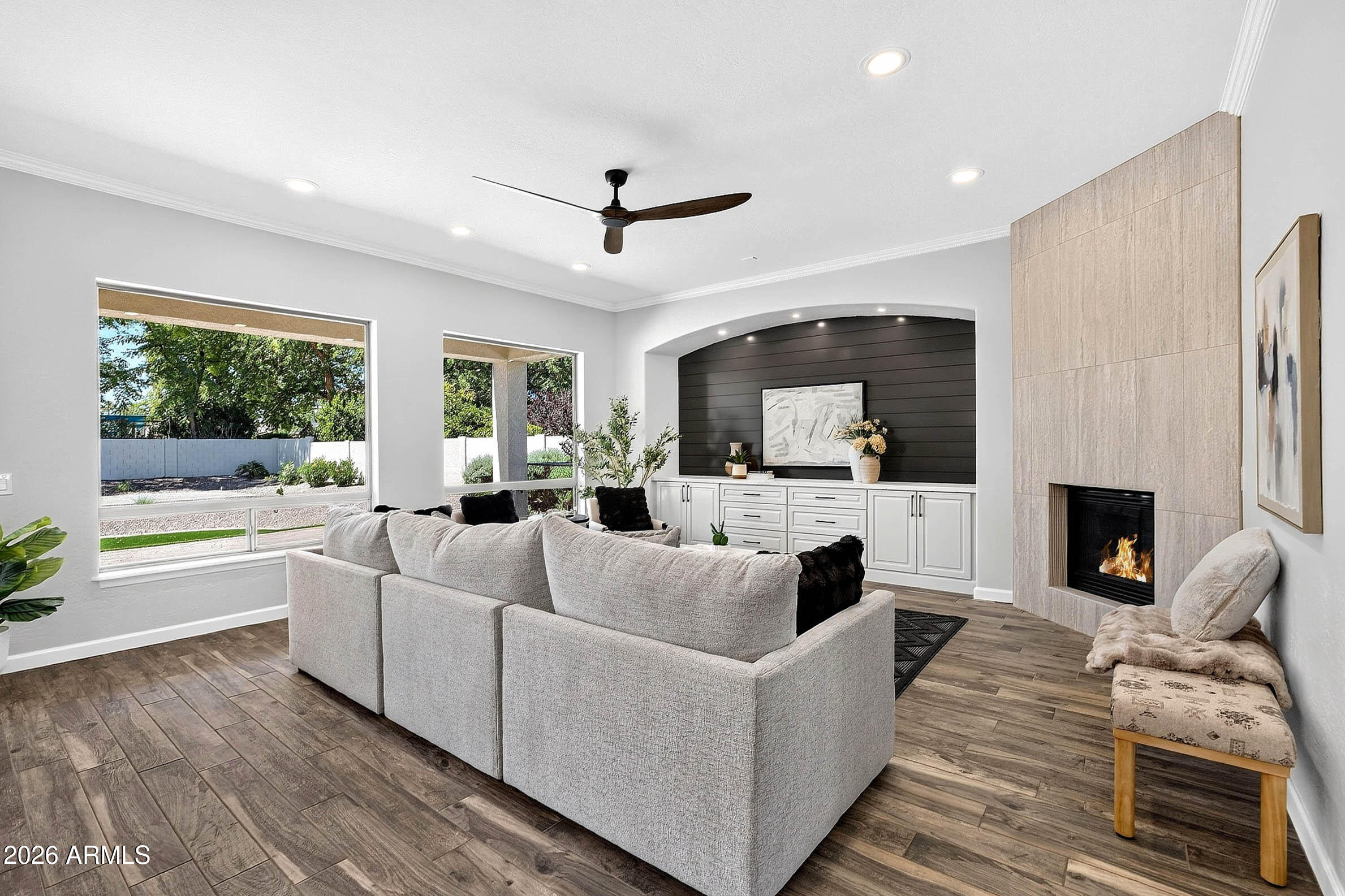 1933 E GEMINI Place