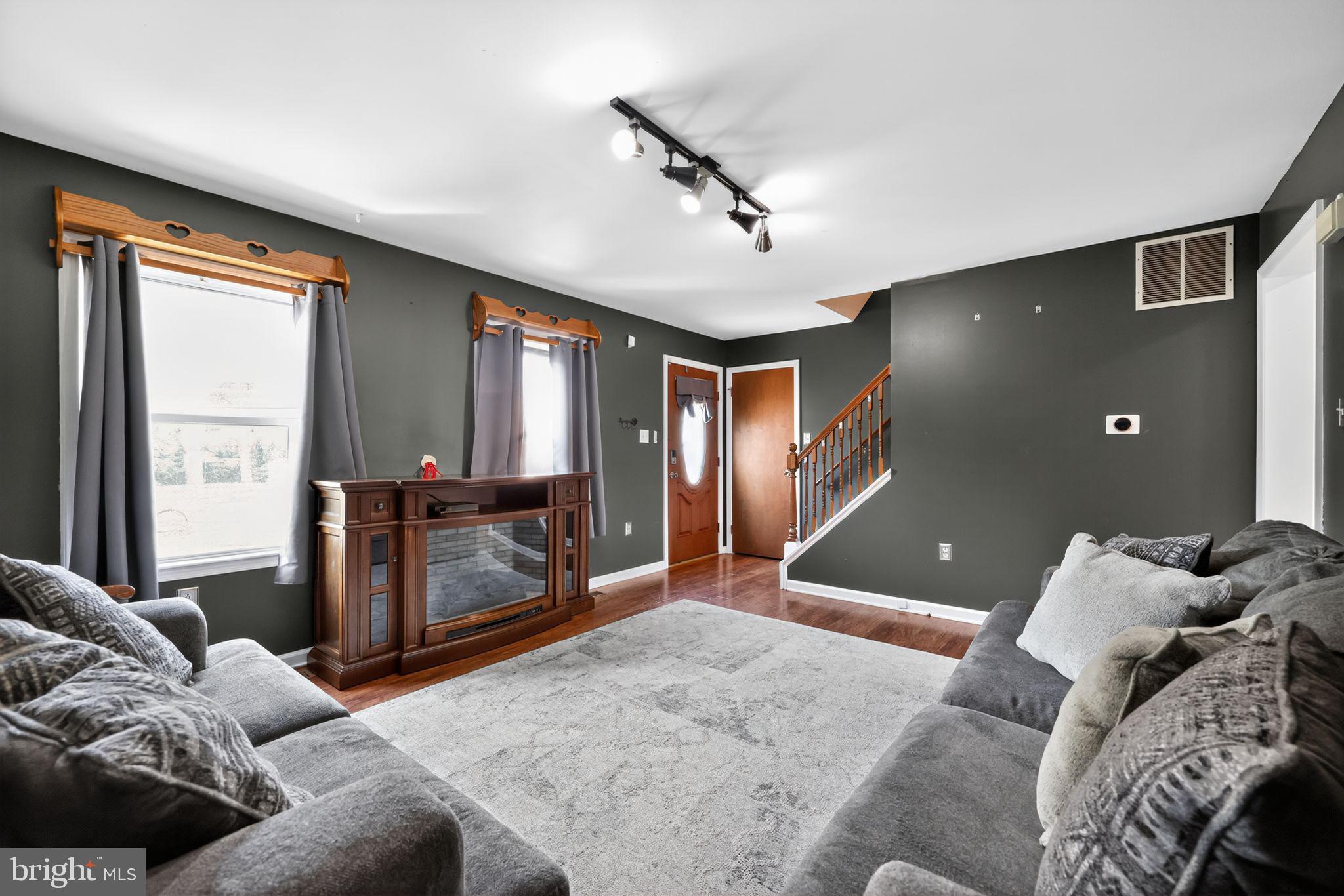 530 ZEISNER AVENUE