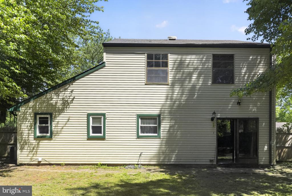 35 LAWRENCE LANE