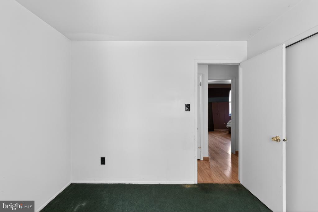 35 LAWRENCE LANE
