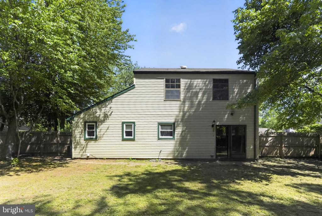 35 LAWRENCE LANE