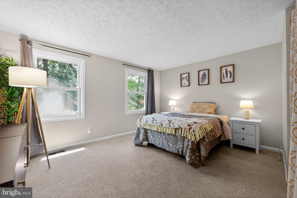 566 FAIRVIEW ROAD