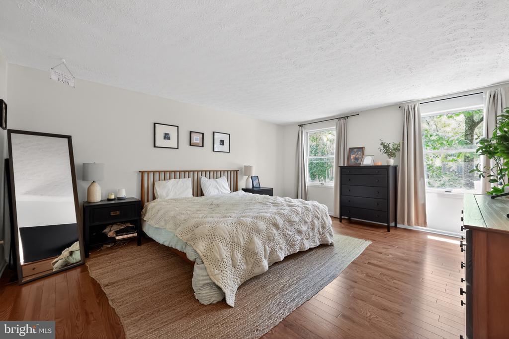 566 FAIRVIEW ROAD