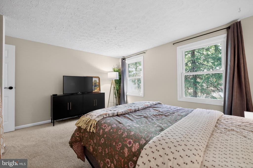 566 FAIRVIEW ROAD