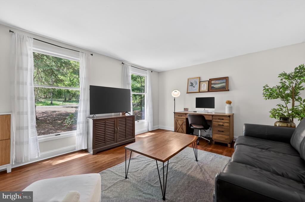 566 FAIRVIEW ROAD