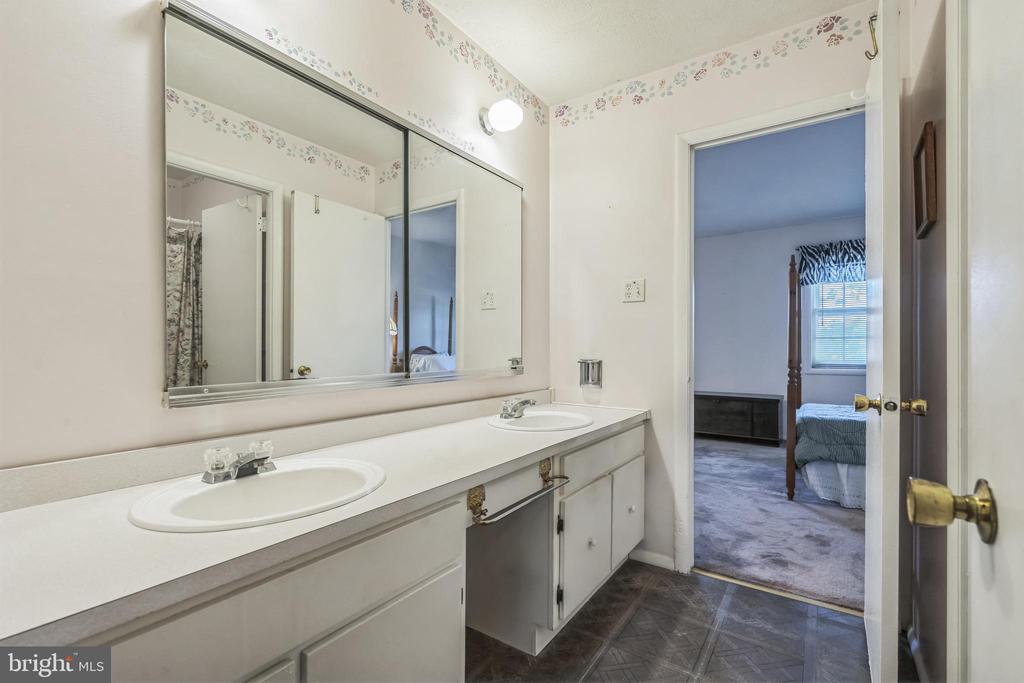 29 Maureen Ct