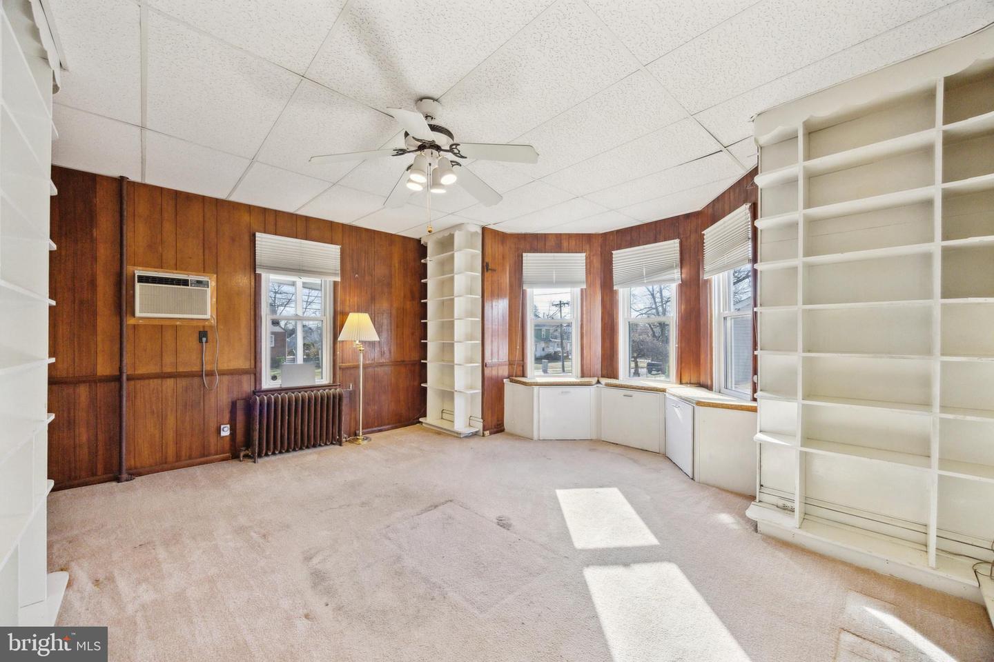400 W Madison Ave
