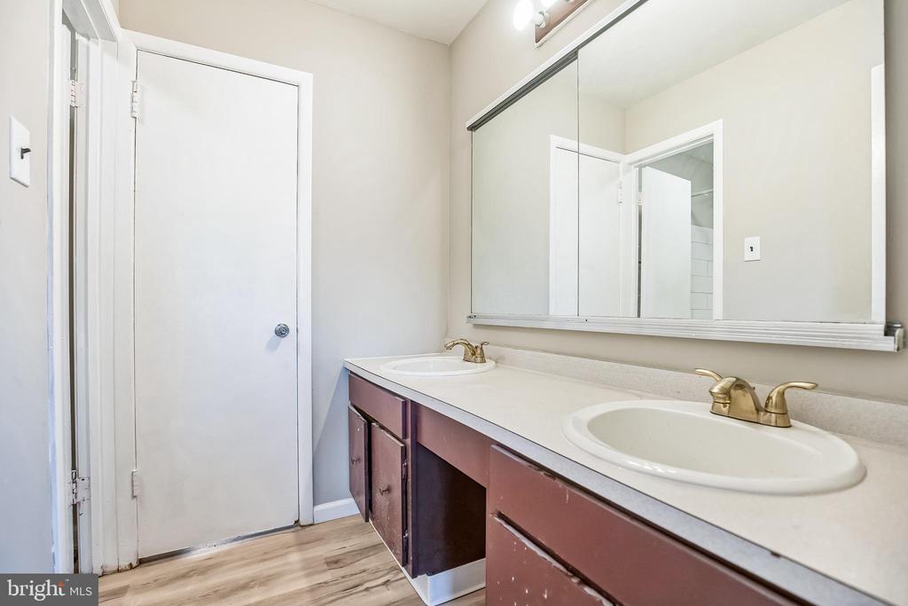 63 VILLANOVA CT