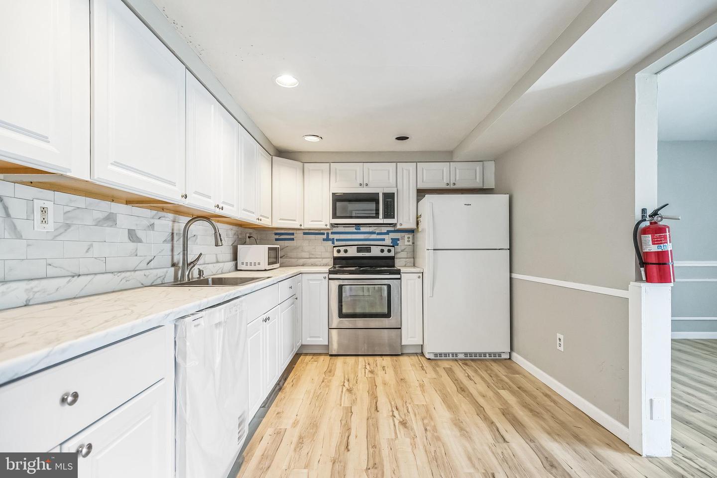 63 VILLANOVA CT