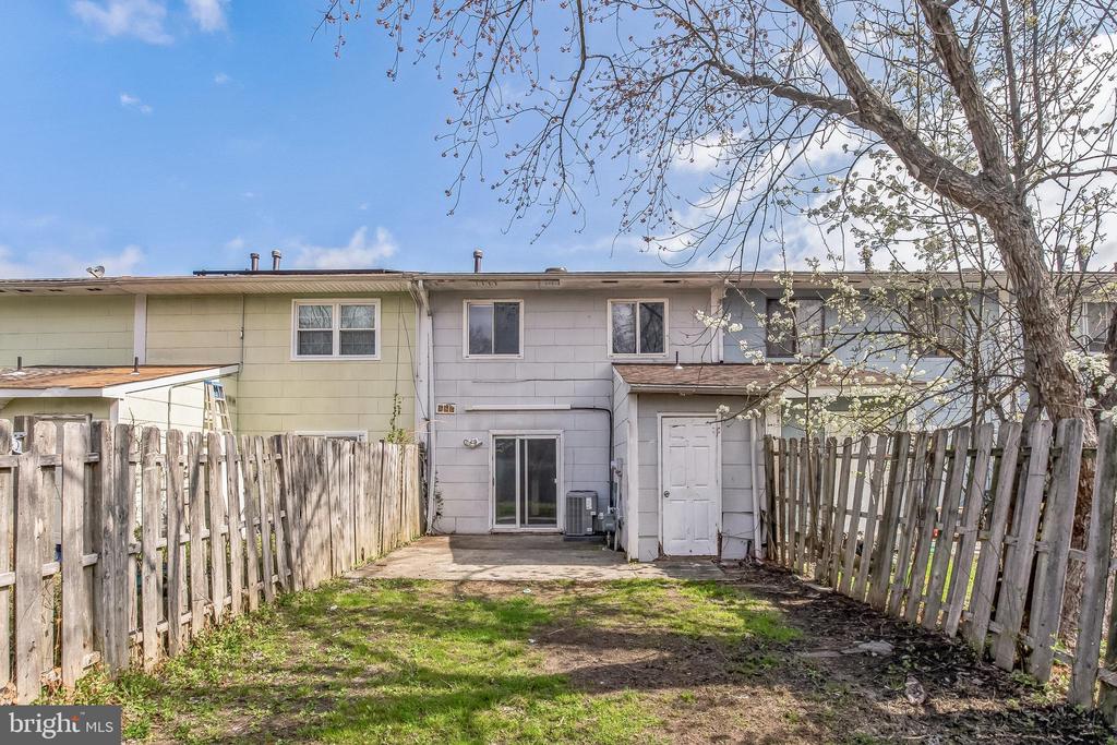 63 VILLANOVA CT