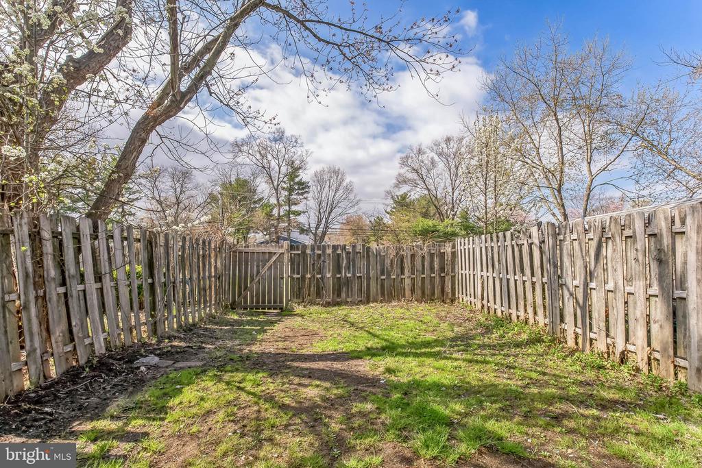 63 VILLANOVA CT