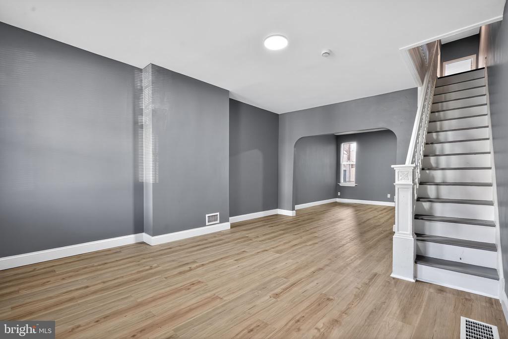906 N 4TH STREET