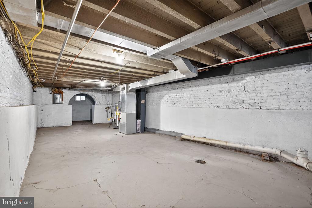 906 N 4TH STREET