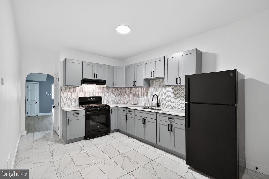 906 N 4TH STREET