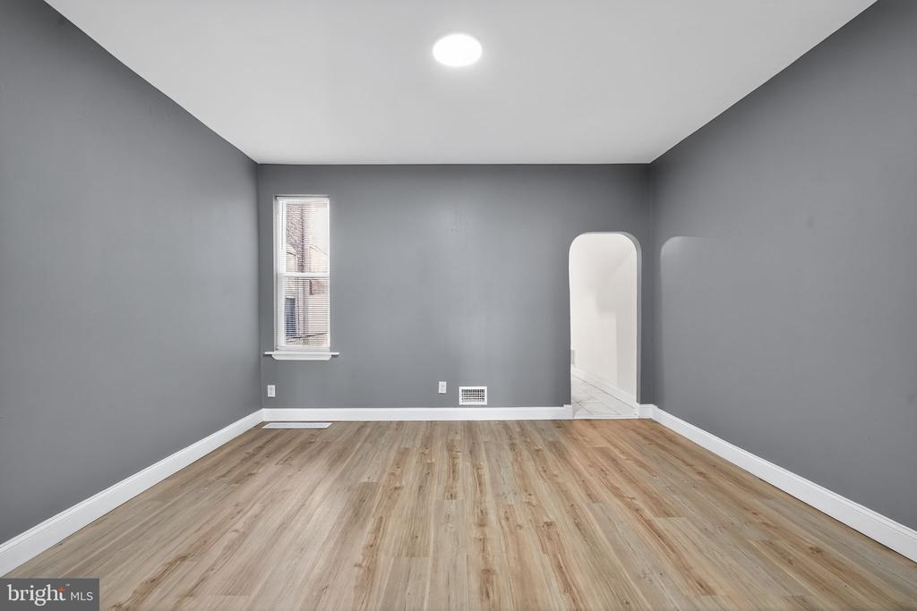 906 N 4TH STREET