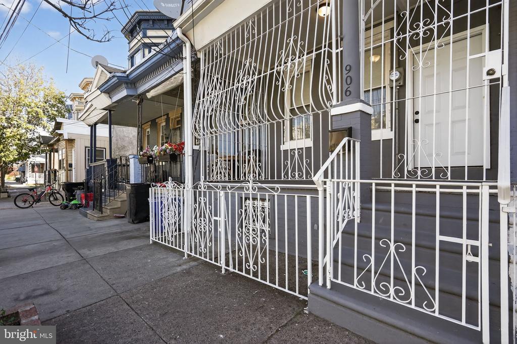 906 N 4TH STREET