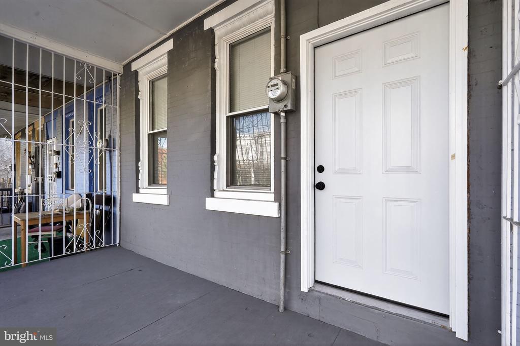 906 N 4TH STREET