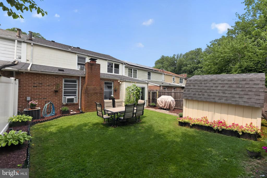 1802 WINDING WAY
