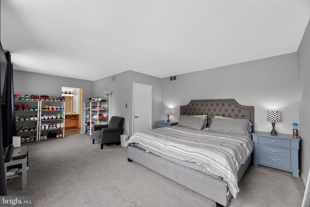 1802 WINDING WAY