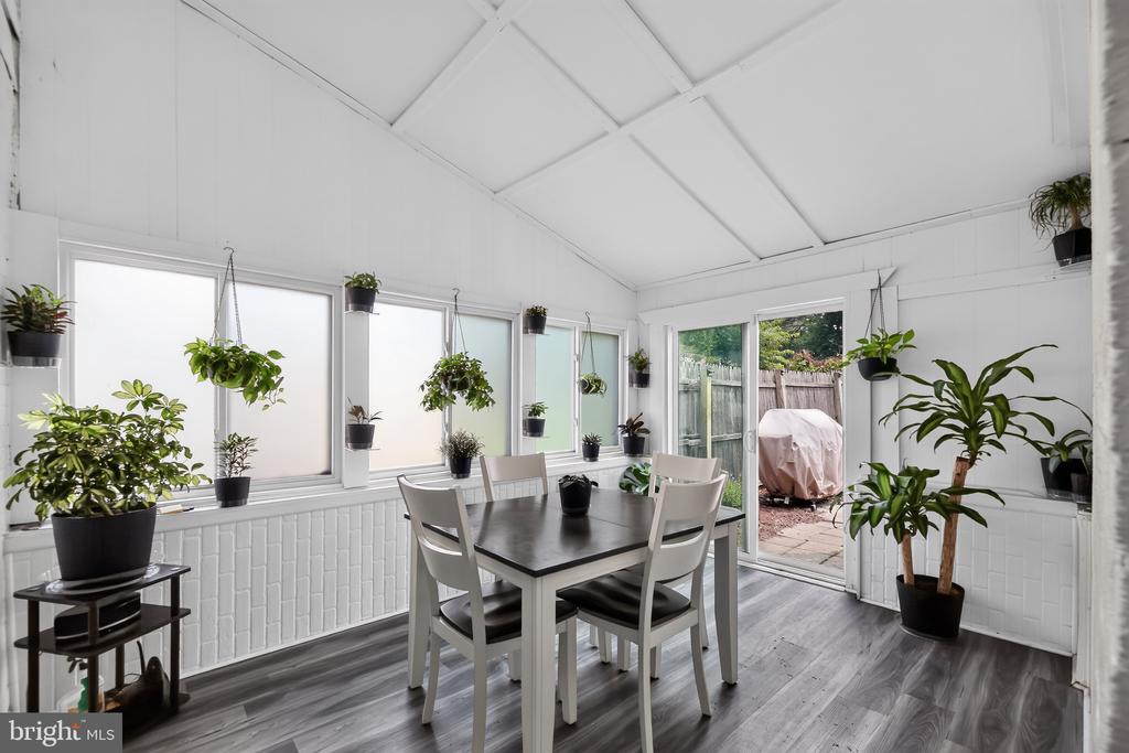 1802 WINDING WAY