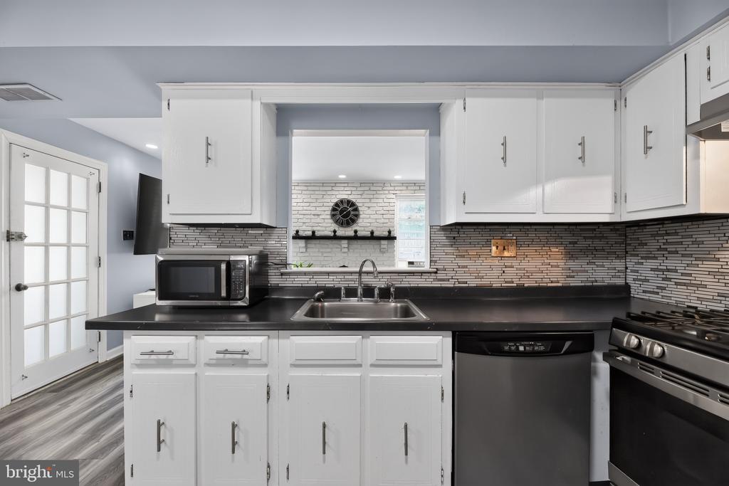1802 WINDING WAY