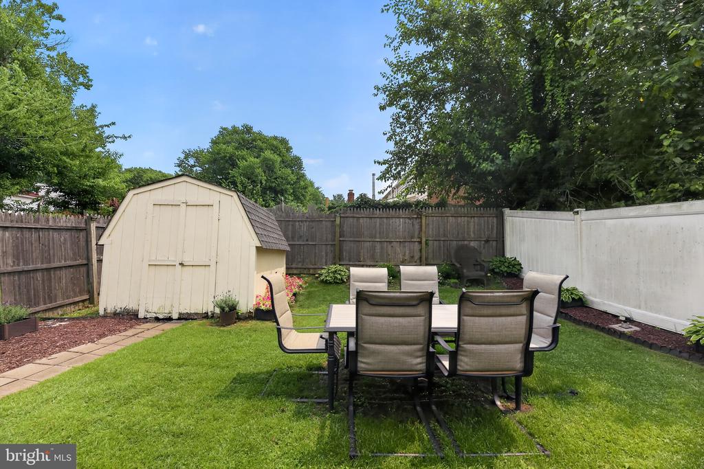 1802 WINDING WAY