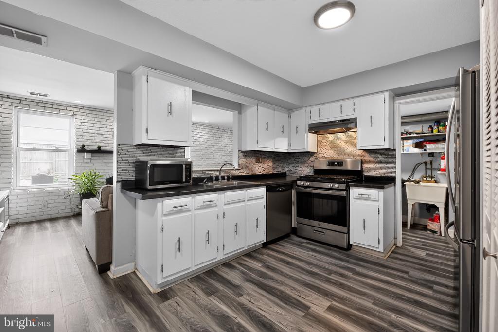1802 WINDING WAY