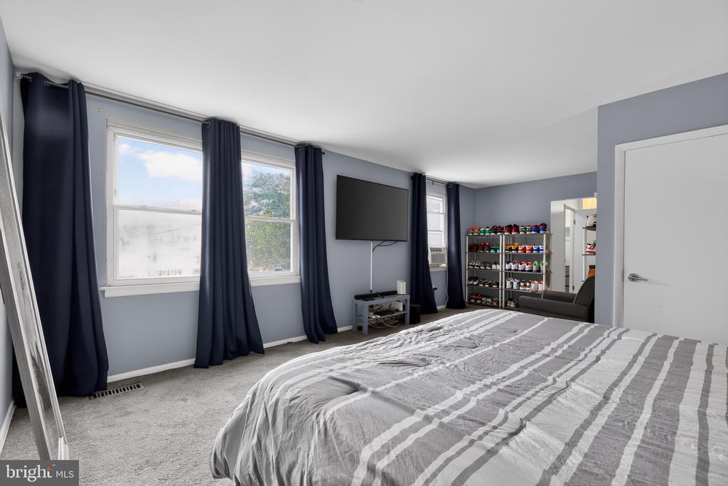 1802 WINDING WAY