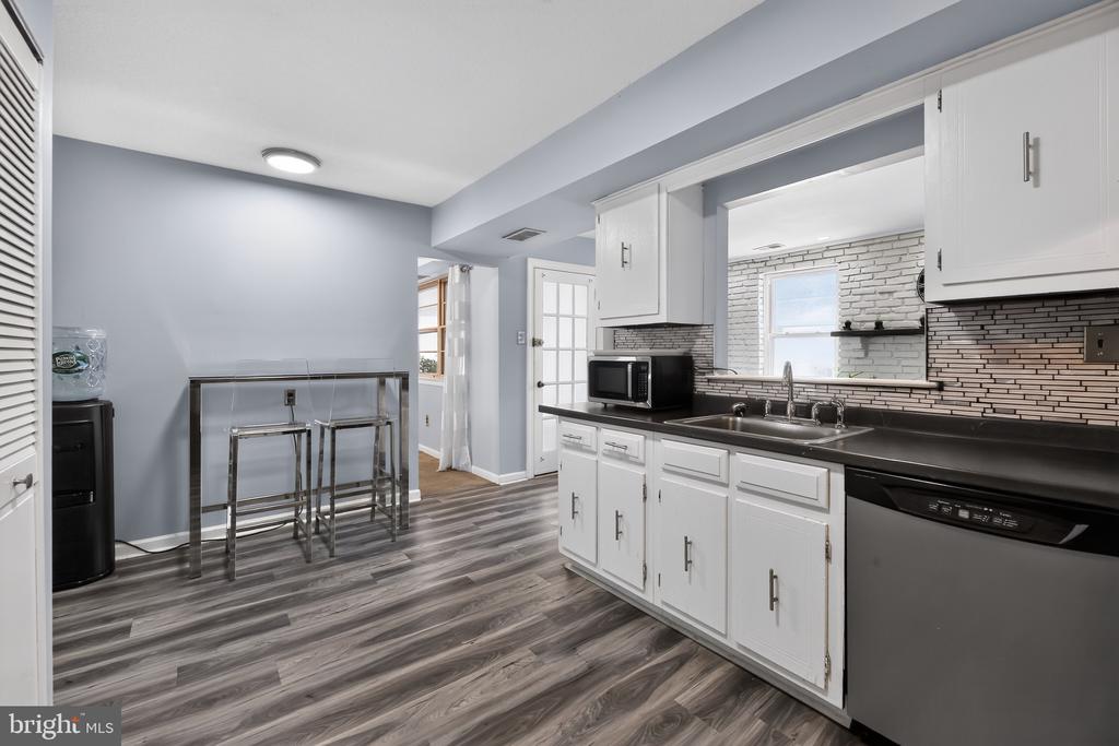 1802 WINDING WAY
