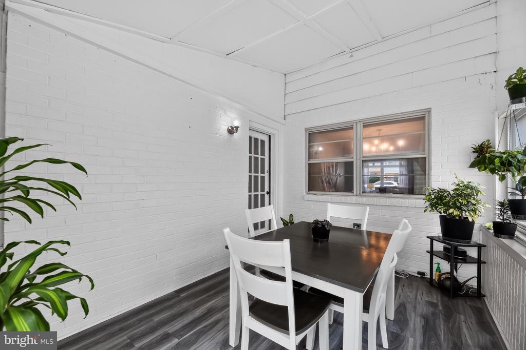 1802 WINDING WAY
