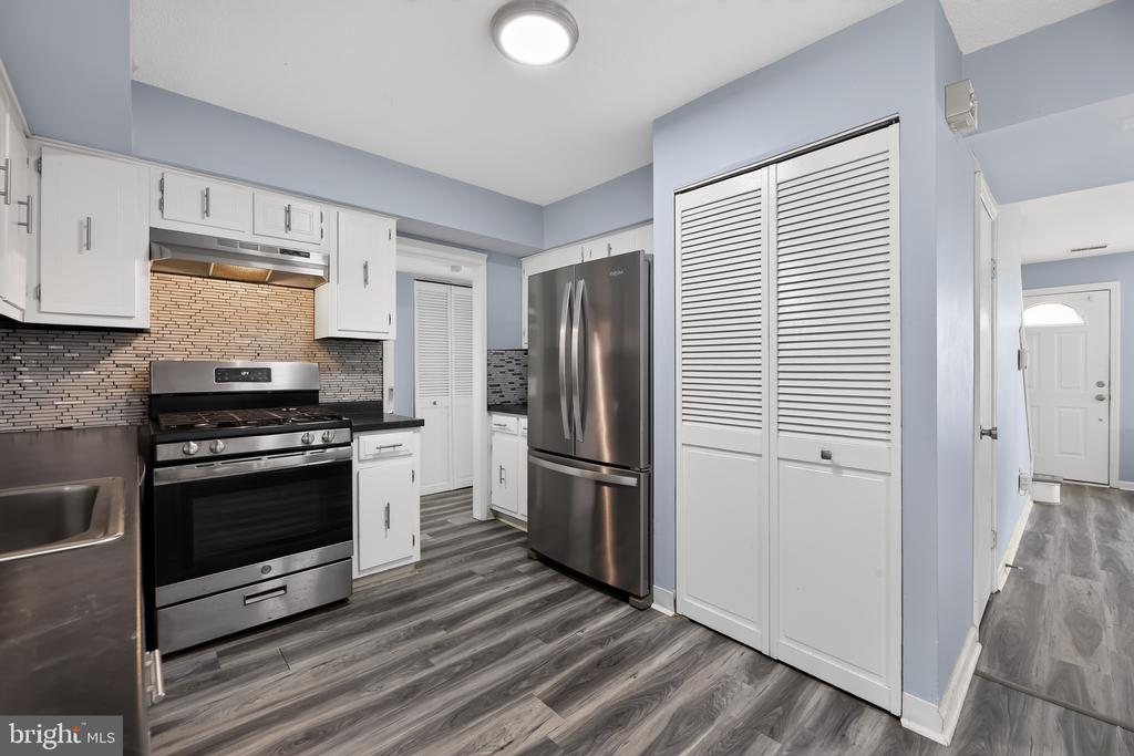1802 WINDING WAY