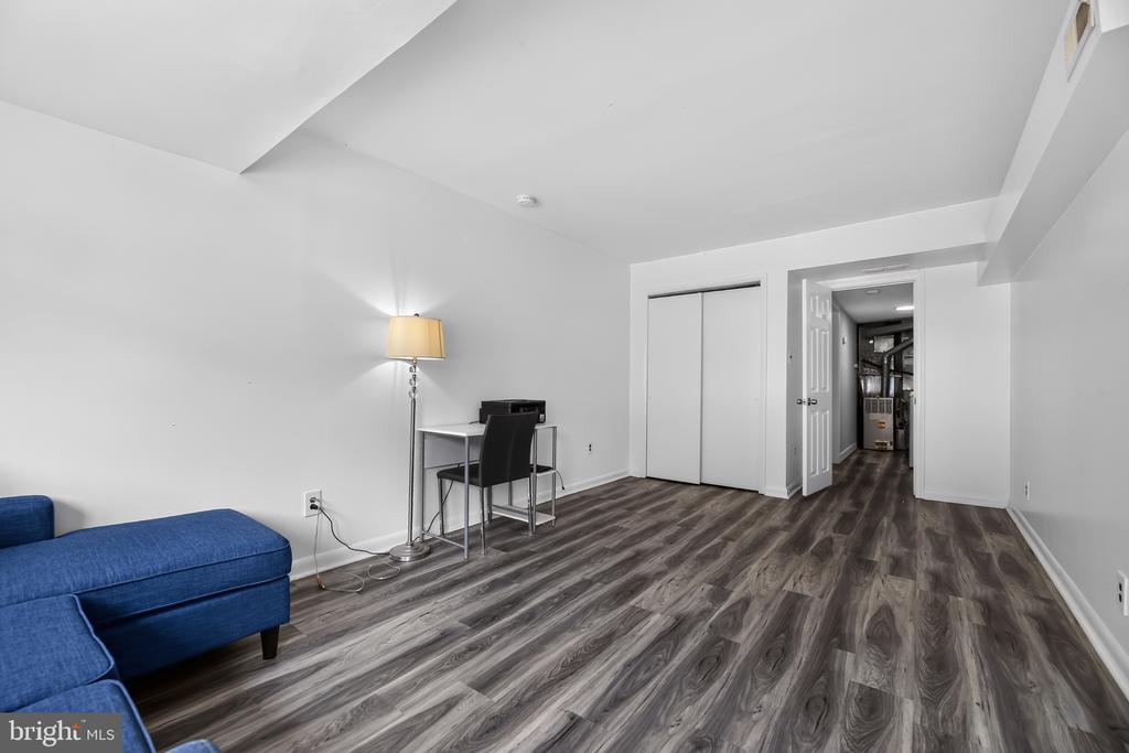 1802 WINDING WAY