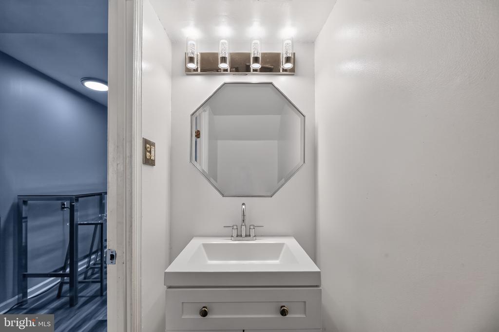 1802 WINDING WAY