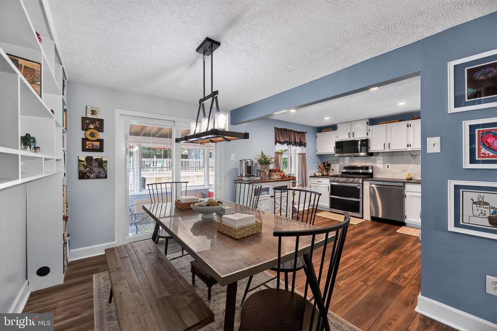 3 FOXWOOD COURT