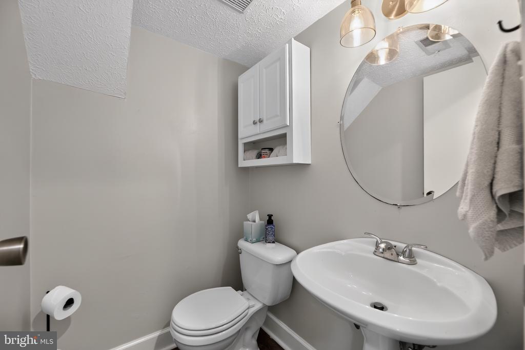 3 FOXWOOD COURT