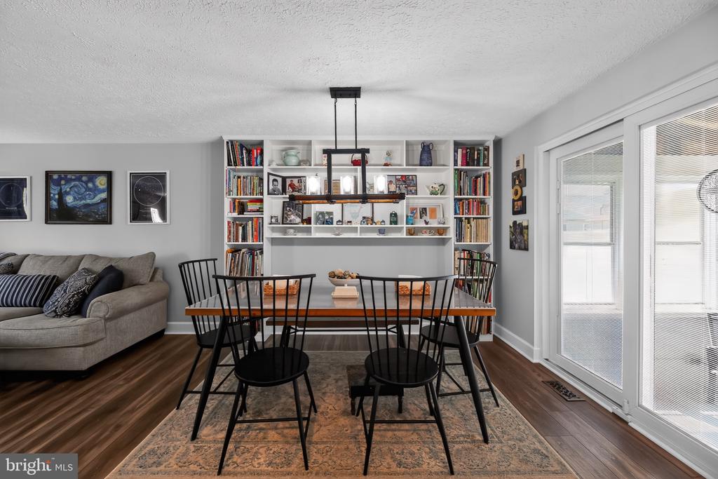 3 FOXWOOD COURT
