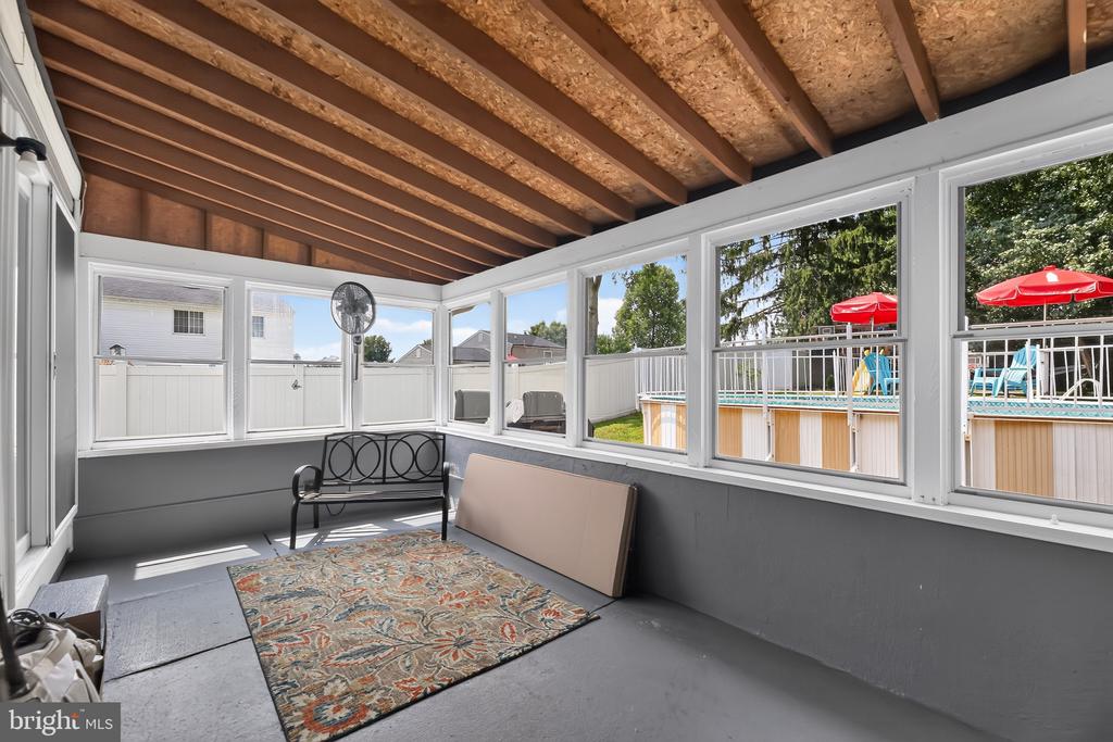 3 FOXWOOD COURT