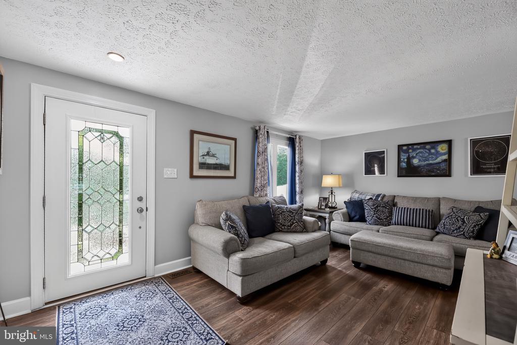3 FOXWOOD COURT